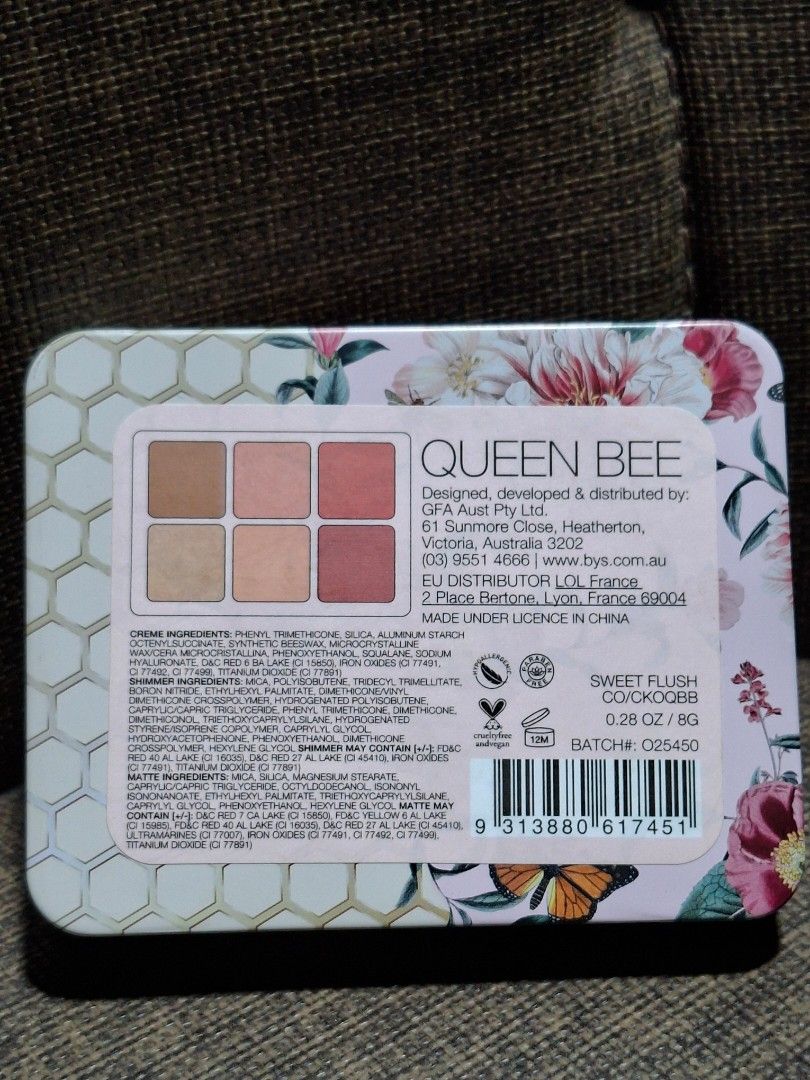 BYS Queen Bee Face Palette Sweet Flush (Category: Makeup) located in Makati City. Submitted by paudeclutters (Listing ID 1466889002, Image 3). Description: - Shade: Sweet Flush (pinks, nudes, and golds) - Finishes: Creme, shimmer, and matte pans - Packaging: Travel-friendly floral tin with built-in mirror - Size: Net weight 0.28 oz / 8g - one pan has a slight mark/damage caused by contact with the plastic packaging and only one blush pan used 2x.