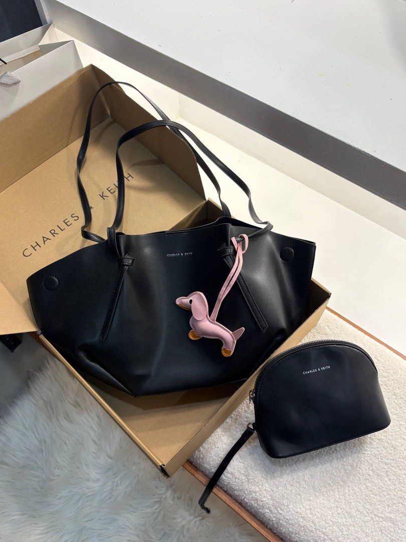 Calla Tote Bag Large (Category: Tote Bags) located in Manila. Submitted by aiman_sole5 (Listing ID 1466903985, Image 1). Description: Calla Tote Bag🖤 ₱1,200 (Large) - add ₱70 for the paperbag ₱1,300 (XL) - add ₱70 for the paperbag 📍 Imus, Cavite - Lalamove available (same day delivery) - JNT shipping available .