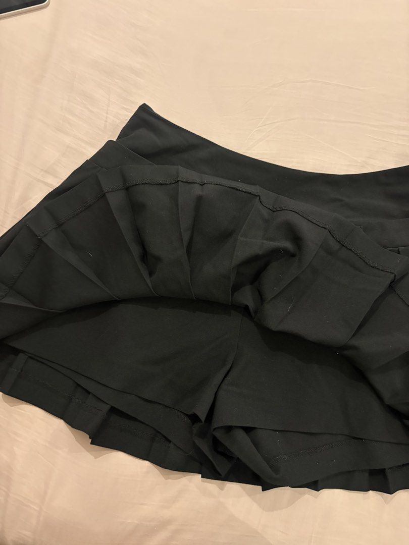 Calliope Tennis Skort (Category: Skirts) located in Davao. Submitted by lovedbylt (Listing ID 1466938725, Image 3). Description: Brand: Calliope Type: Tennis Skort Color: Black Size: XL Condition: 9/10 mop: gcash/bdo mod: j&t (sf buyer).