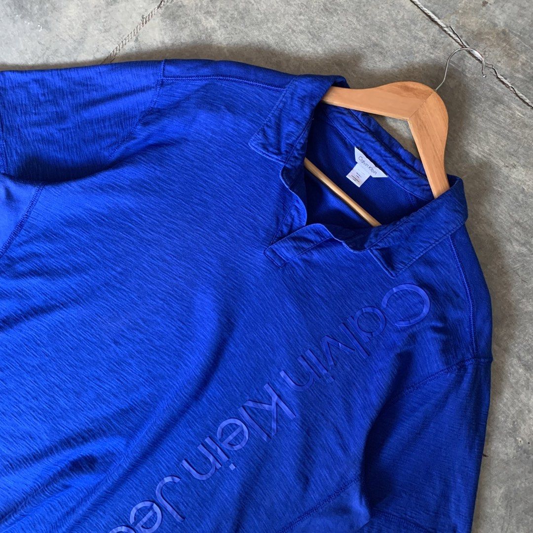 Calvin Klein Buttonless Script Polo Shirt (Category: Tshirts & Polo Shirts ) located in Tibiao. Submitted by notaveragethrift (Listing ID 1466794137, Image 2). Description: Width- 23 Length- 30 CR- 9.8/10 or better Excellent Condition Already washed,ready to wear✅ No crack prints No issue.