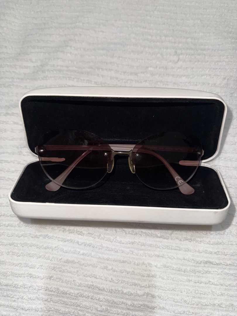 Calvin Klein Sunglasses (Category: Sunglasses & Eyewear) located in Naga. Submitted by sbcookieee (Listing ID 1466836017, Image 1). Description: .