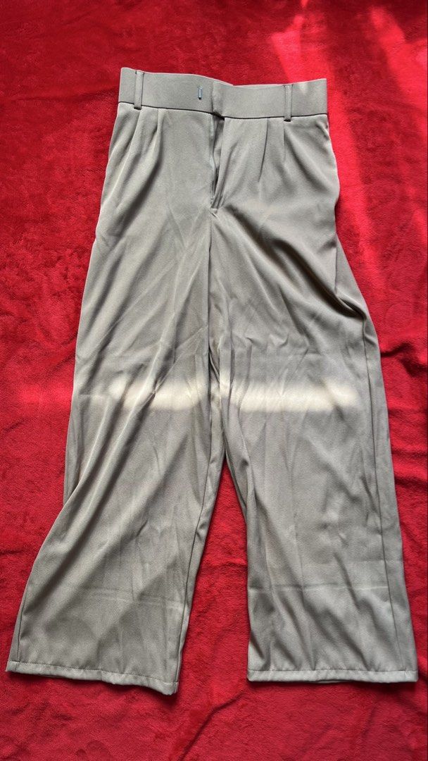 Candy Est. 2021 Beige Wide Leg Pants Medium (Category: Jeans) located in Manila. Submitted by tineemall (Listing ID 1466784474, Image 1). Description: - Brand: Candy Est. 2021 - Color: Beige - Size: Medium - Style: Wide-leg trousers - Details: Pleated front, structured waistband with belt loops, zipper fly closure, and clean fabric finish.