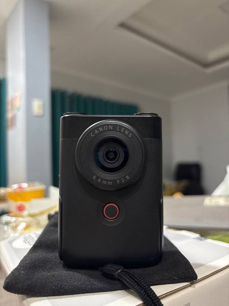canon powershot v10 vlogging camera (Category: Cameras) located in Las Pinas. Submitted by jaisalva_ (Listing ID 1466886070, Image 1). Description: • model: canon powershot v10 compact vlogging camera (bought last july 2024) • color: sleek black • key features: flip-up screen and built-in kickstand for multi-angle shooting • inclusions: smallrig camera cage (model 4235) & king mini grip stand (model mini-gs) • condition: excellent, minimal flaws,