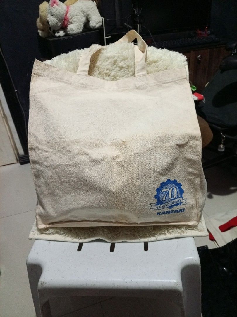 Canvass/ Maong Large Tote Bag (Category: Tote Bags) located in Davao. Submitted by hermiepiam75360 (Listing ID 1466928105, Image 1). Description: .