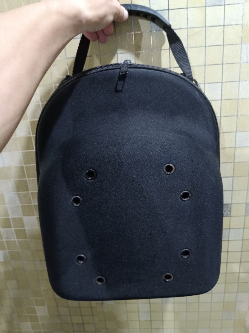 Cap Carrier 6-8caps (Category: Caps & Hats) located in Antipolo. Submitted by boyli13 (Listing ID 1466925166, Image 1). Description: Cap Carrier 6-8 Caps Kasya depende sa size 600.