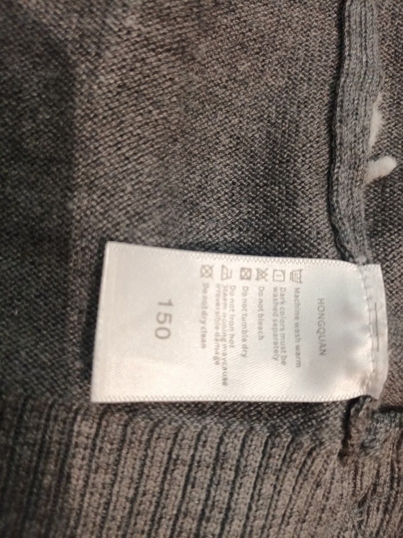 Cardigans （分類：外套及戶外衣服）位於 Hong Kong。 由 rain66659 提交（商品編號 1466775411，圖片 5）。簡介： colors differ due to ligthnings,it soft and ligth 👍 quality sf(buyers pay fo charge) 。