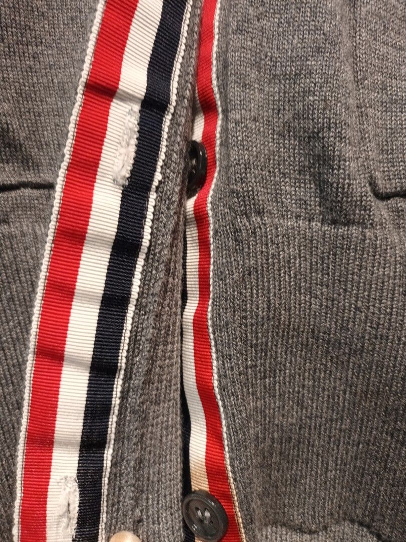 Cardigans （分類：外套及戶外衣服）位於 Hong Kong。 由 rain66659 提交（商品編號 1466775411，圖片 3）。簡介： colors differ due to ligthnings,it soft and ligth 👍 quality sf(buyers pay fo charge) 。