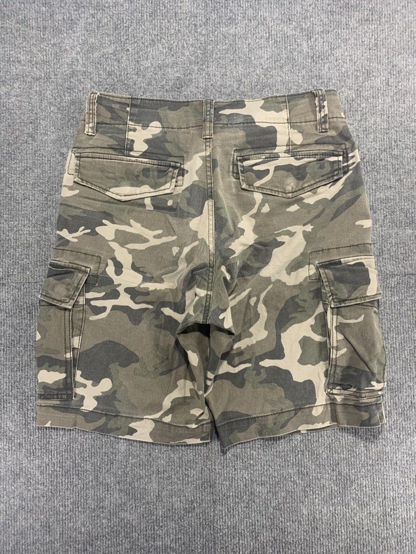 Cargo Old Navy (Category: Shorts) located in Dumaguete. Submitted by dailywear6200 (Listing ID 1466876022, Image 2). Description: Cargo Old Navy Size 30 Waistline 15.5 Length 19.5 Leg opening 10 🏷️650 plus sf .