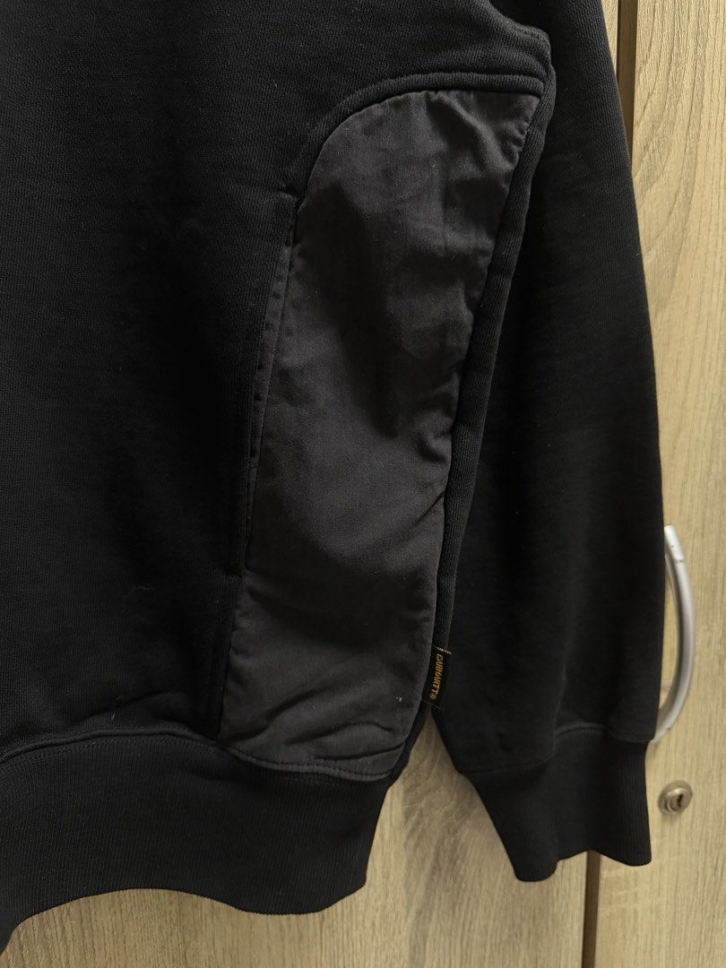Carhartt Kane Sweatshirt (Category: Coats, Jackets and Outerwear) located in Imus. Submitted by rckrmns (Listing ID 1466951202, Image 2). Description: Carhartt Kane Sweatshirt Size M fit to L W- 22 L- 27 Good as New .