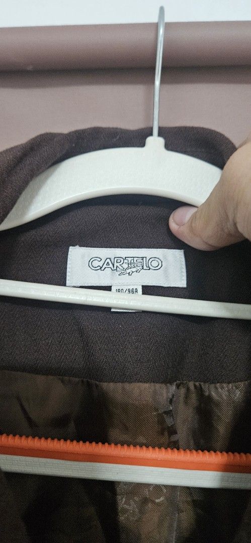 Cartelo Brown Zip-Up Jacket (Category: Coats, Jackets and Outerwear) located in Santa Maria. Submitted by rommelmateo (Listing ID 1466935229, Image 3). Description: - Brand: Cartelo - Color: Solid dark brown with textured fabric - Size: 180/96A - Closure: Full zip-up front with reliable YKK zipper hardware - Design: Classic collar neckline and long sleeves with button-secured cuffs - Style: Clean, versatile, and ideal for casual everyday wear.