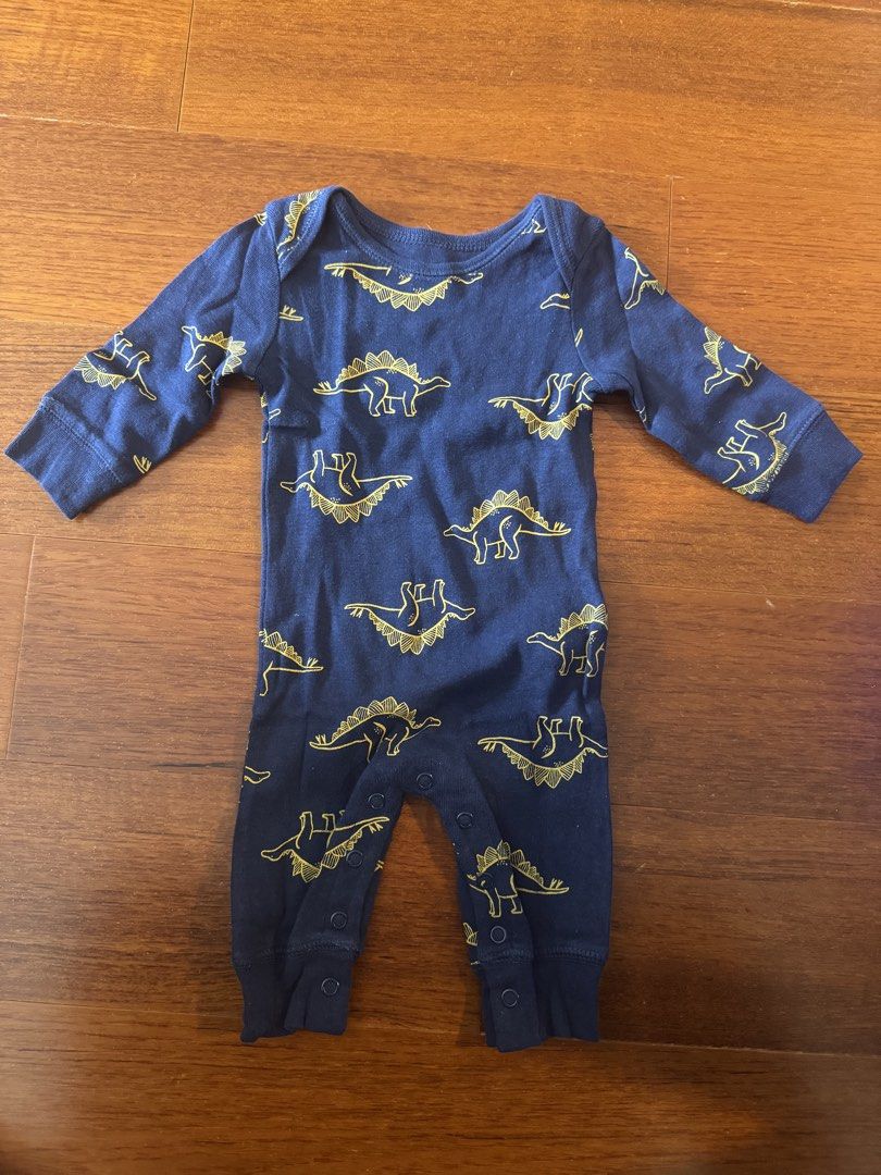 CARTER’S sleepsuit dino 3M (Category: Babies & Kids Fashion) located in Quezon City. Submitted by lrski (Listing ID 1466783683, Image 1). Description: .