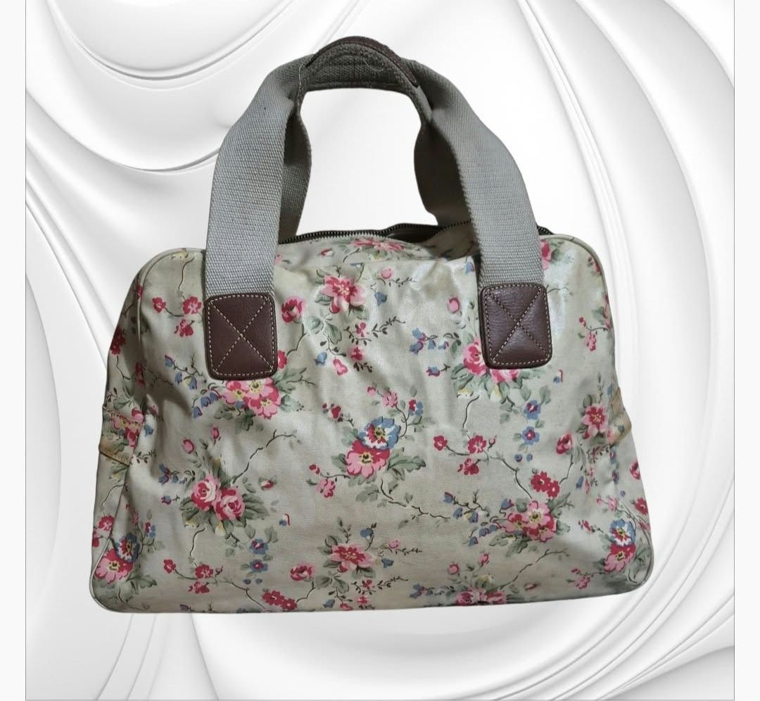 Cath Kidston Overnight/Weekend Hold all Bag (Category: Shoulder Bags) located in Paranaque City. Submitted by calm_youngstore7 (Listing ID 1466925317, Image 2). Description: - Authentic Cath Kidston travel bag in cream with pink floral design - Durable fabric material with double webbed carry handles and brown leather-look patches - Secure top zipper closure and protective feet studs on the base - Interior includes lining with slip and zip pocket