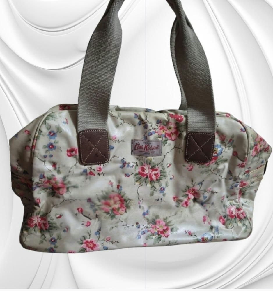 Cath Kidston Overnight/Weekend Hold all Bag (Category: Shoulder Bags) located in Paranaque City. Submitted by calm_youngstore7 (Listing ID 1466925317, Image 1). Description: - Authentic Cath Kidston travel bag in cream with pink floral design - Durable fabric material with double webbed carry handles and brown leather-look patches - Secure top zipper closure and protective feet studs on the base - Interior includes lining with slip and zip pocket