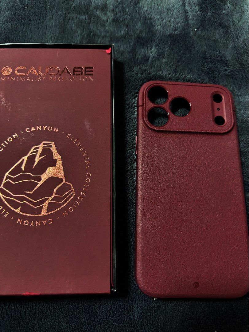 Caudabe SHEATH IPHONE 17 PM (Category: Cases & Sleeves) located in Santa Rosa. Submitted by traveljewelsnbags (Listing ID 1466889234, Image 2). Description: CANYON Minimalist Perfection! Clean Covered Buttons Burgundy Color pag lagay mo sa 17PM mo PARA ka na Din na 18PM🫶🏼.