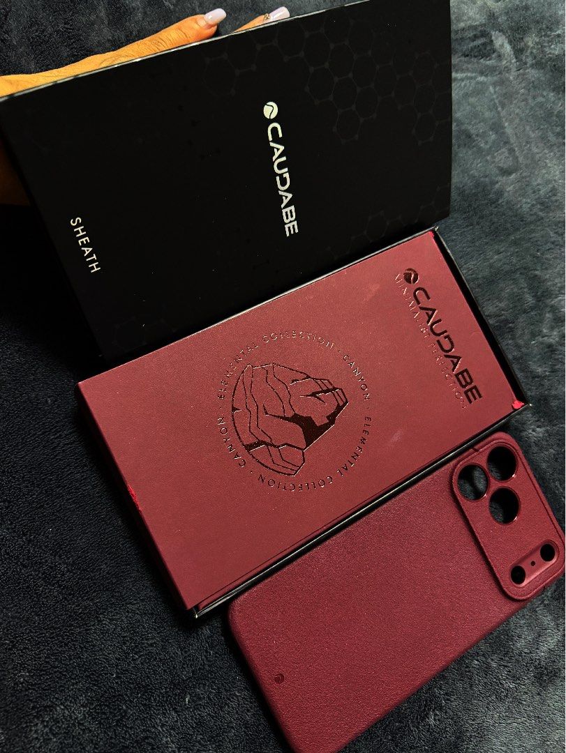 Caudabe SHEATH IPHONE 17 PM (Category: Cases & Sleeves) located in Santa Rosa. Submitted by traveljewelsnbags (Listing ID 1466889234, Image 3). Description: CANYON Minimalist Perfection! Clean Covered Buttons Burgundy Color pag lagay mo sa 17PM mo PARA ka na Din na 18PM🫶🏼.
