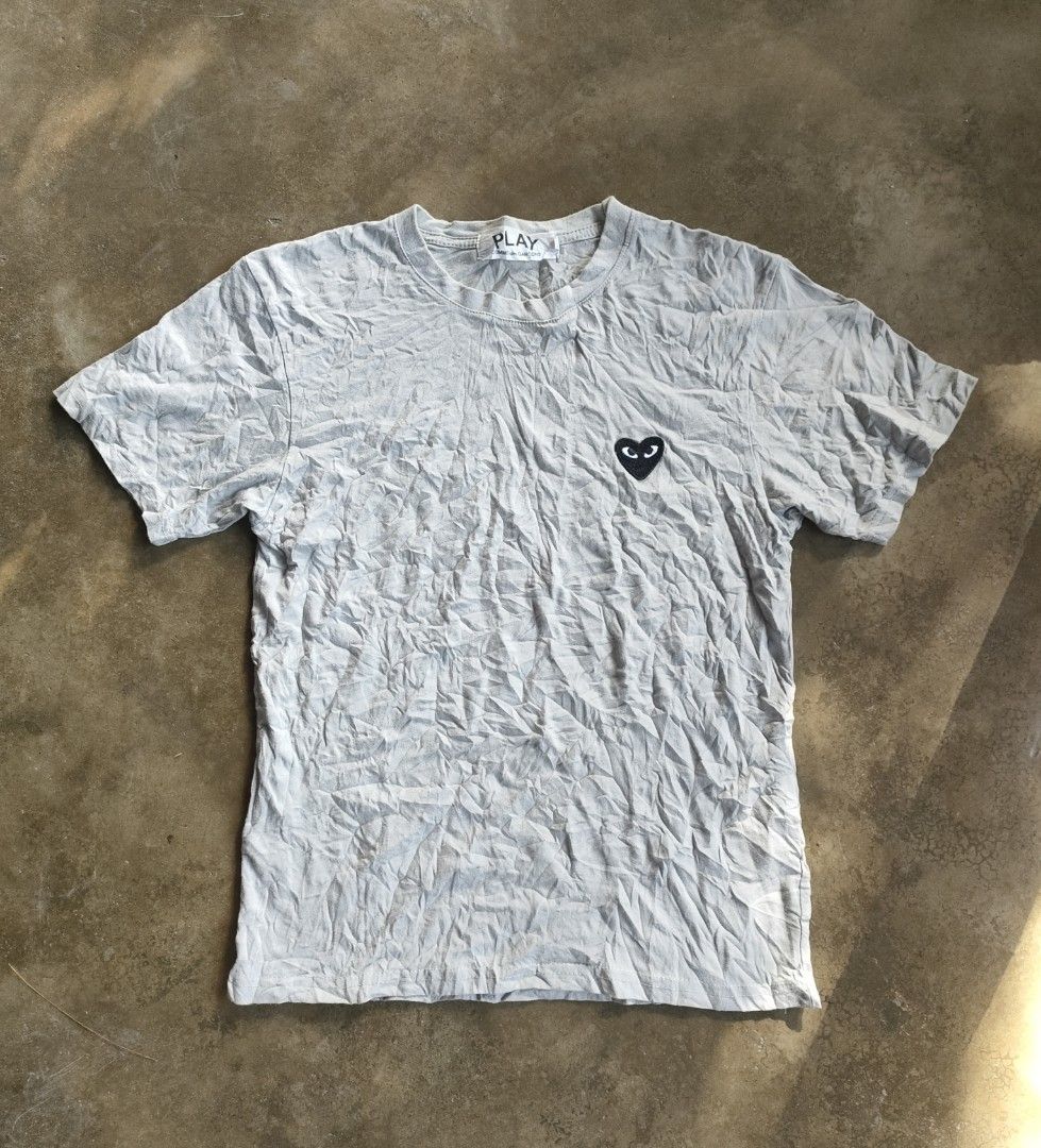 CDG Comme Des Garcon Heart Shirt (Category: Tshirts & Polo Shirts ) located in Angeles City. Submitted by thestorageroom (Listing ID 1466838635, Image 1). Description: no issue from japan boxes need lang wash 9.5/10 color rate size m on tag pwede sa girls offer me for more info and dimensions +sf.