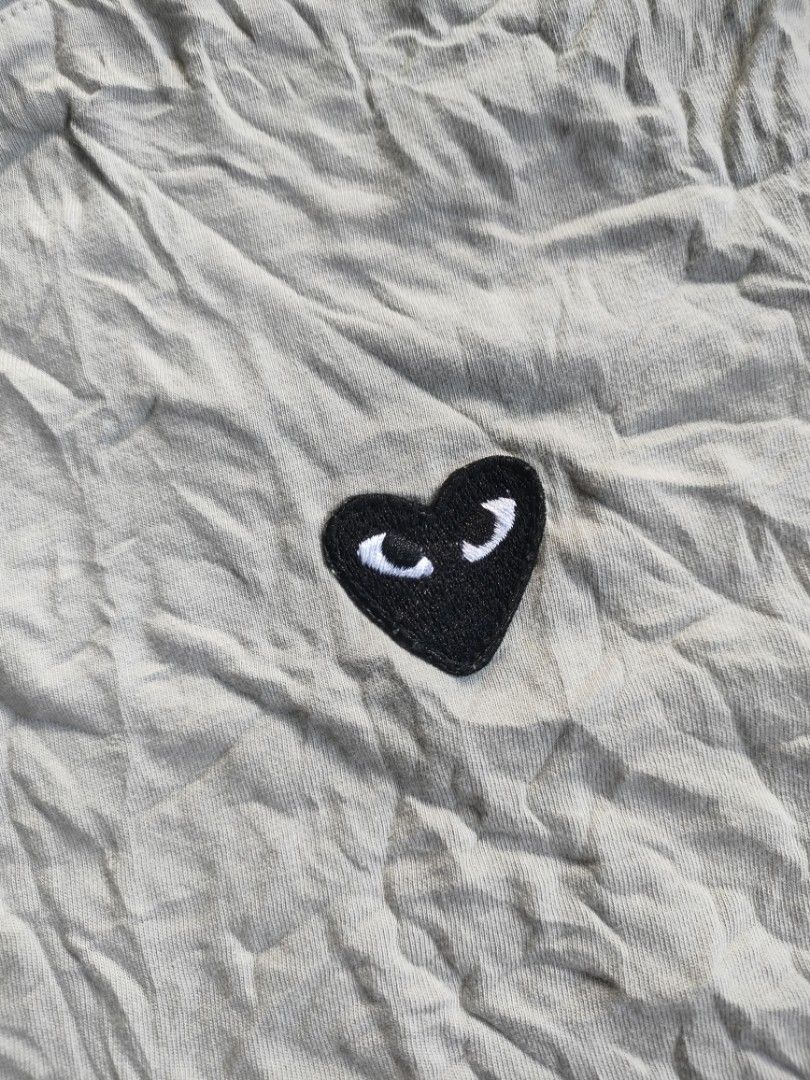 CDG Comme Des Garcon Heart Shirt (Category: Tshirts & Polo Shirts ) located in Angeles City. Submitted by thestorageroom (Listing ID 1466838635, Image 3). Description: no issue from japan boxes need lang wash 9.5/10 color rate size m on tag pwede sa girls offer me for more info and dimensions +sf.