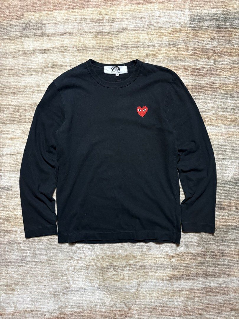 CDG Play Red Heart Longsleeves (Category: Longsleeves) located in Antipolo. Submitted by thearchivesproject (Listing ID 1466922029, Image 1). Description: 17 width 24.5 length.