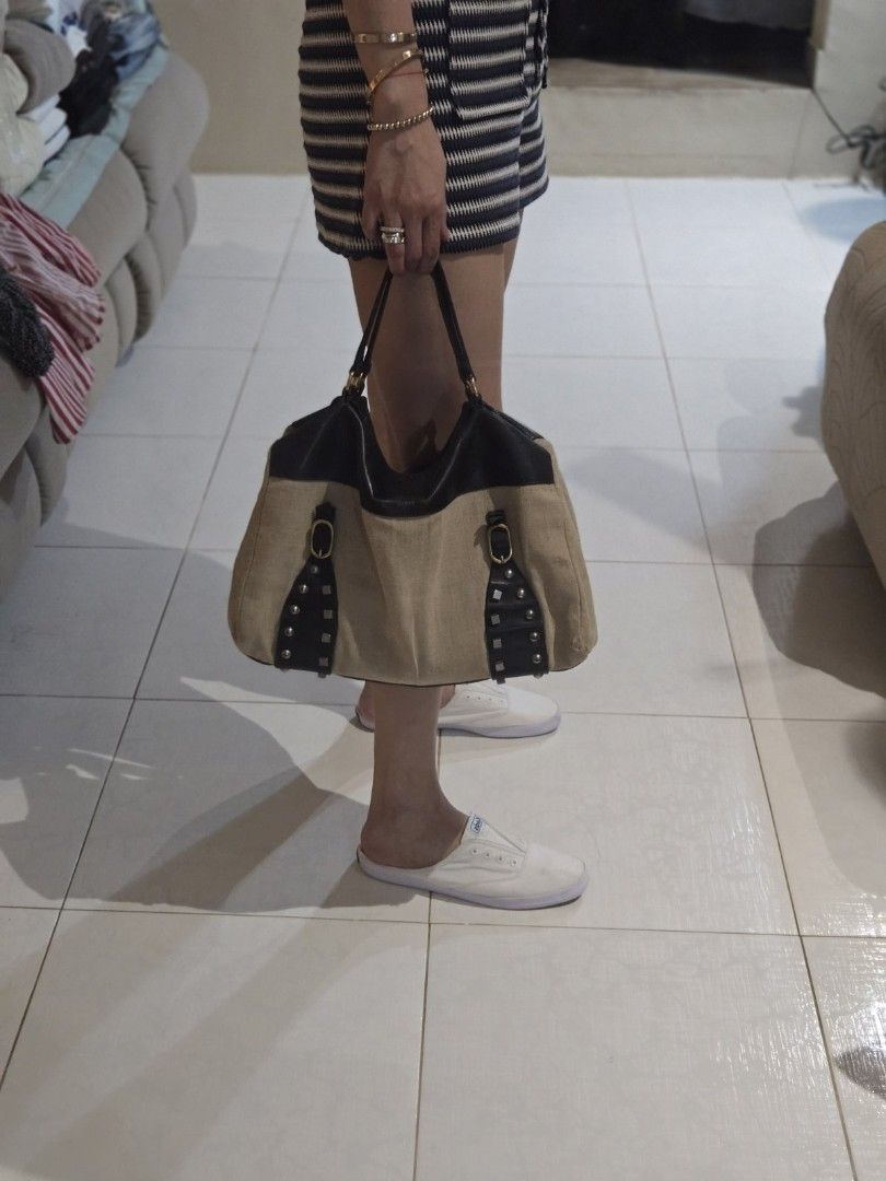 Celine Bag (Category: Cross-body Bags) located in Manila. Submitted by silentphoenix.799537 (Listing ID 1466817414, Image 1). Description: .