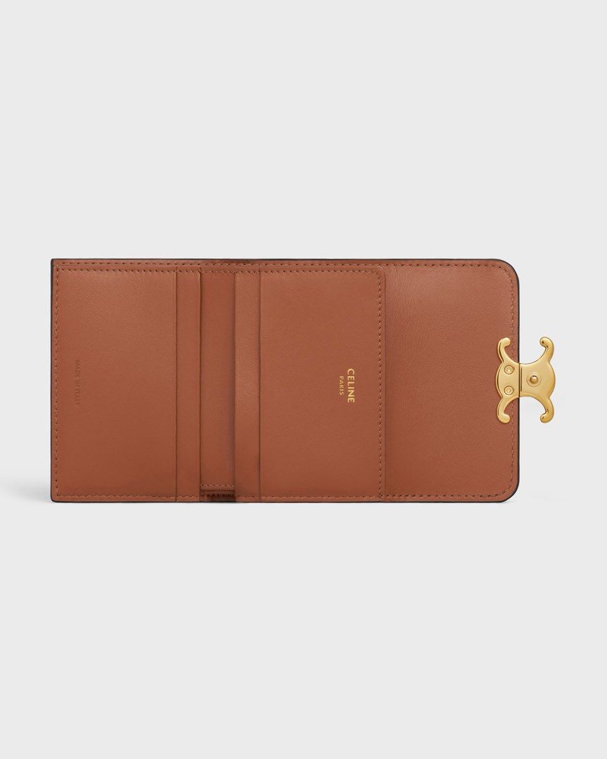 Celine Triomphe Canvas Small Wallet （分類：手袋及銀包）位於 Hong Kong。 由 shopasulike_ 提交（商品編號 1466873806，圖片 3）。簡介： Bought from Paris, with full packaging. Celine Triomphe canvas in dark brown, tan leather interior. Gold-tone hardware with Triomphe clasp closure. Includes a detachable zippered card holder section. Multiple card slots inside. Made in Italy.。