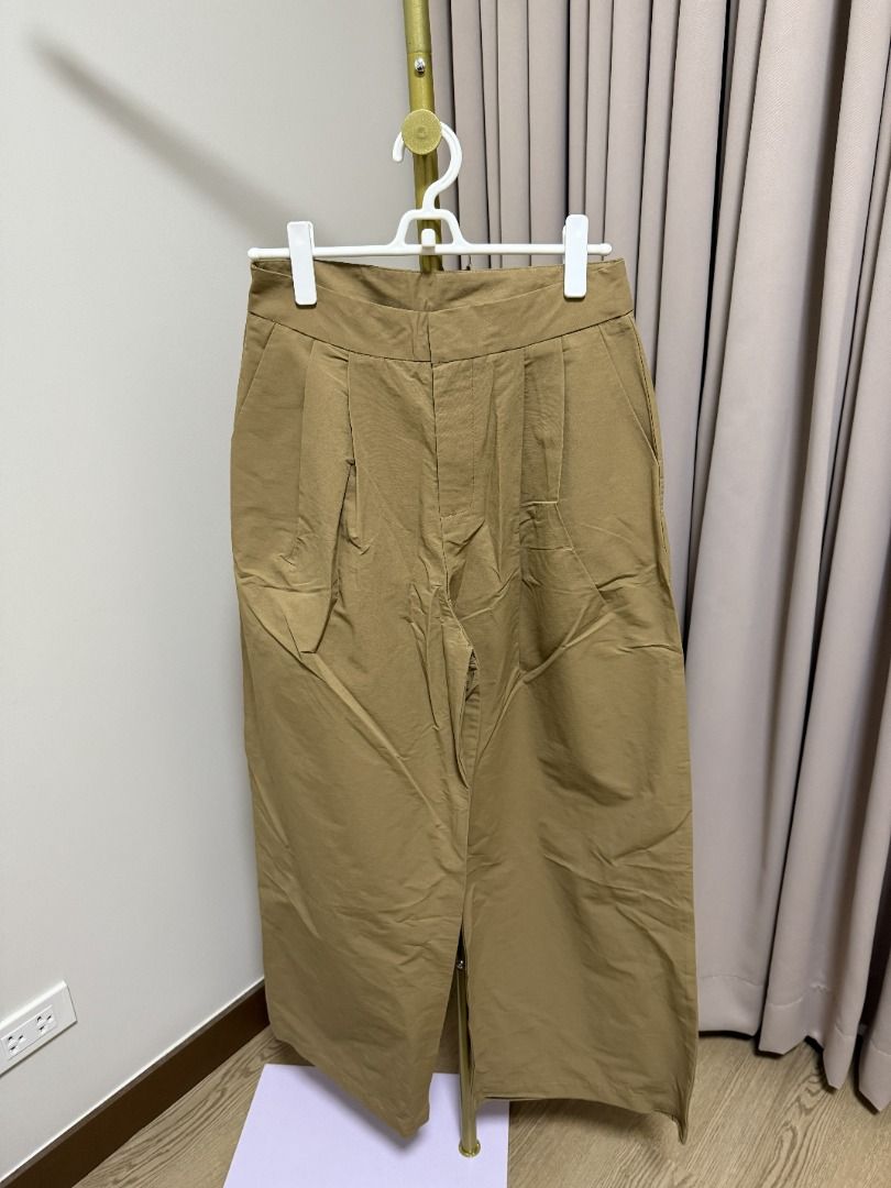 CHADA Khaki Pleated Pants and Top Set (Category: Sets or Coordinates) located in Marikina City. Submitted by tashdeclutters. (Listing ID 1466828742, Image 3). Description: ✨ CHADA Bangkok Tan Black Coords Dress in Large - P2390 ✨ Condition 1: Brand New 🛍️ Purchased in: Bangkok ✨ @tashdeclutters ✨ Created to share the things that no longer spark joy with Tash — and hopefully, let them spark joy for someone else. 🤍 📌 SHOP POLICIES • Prices poste