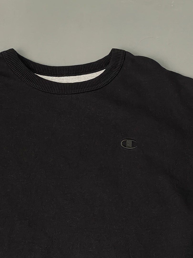 Champion Crewneck (Category: Coats, Jackets and Outerwear) located in Caloocan City. Submitted by az.lootz (Listing ID 1466876875, Image 3). Description: .