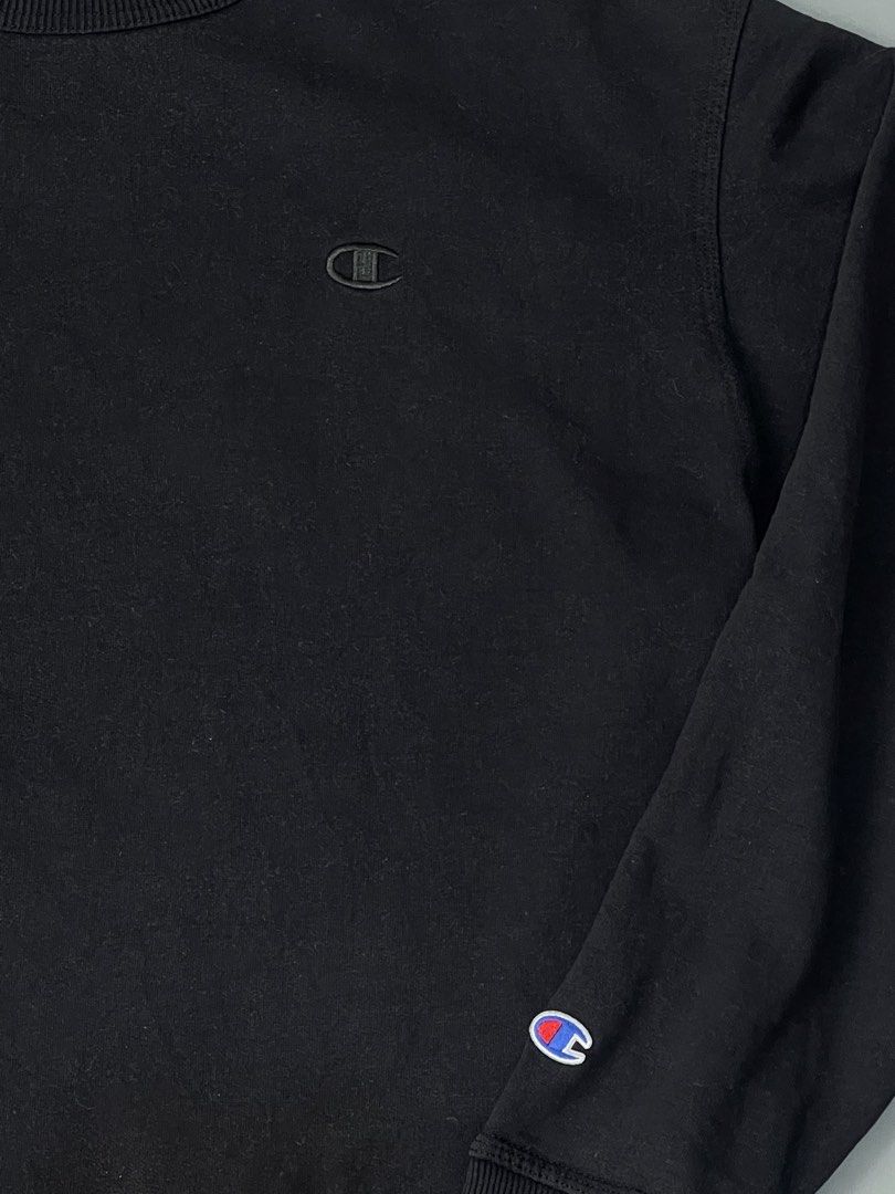 Champion Crewneck (Category: Coats, Jackets and Outerwear) located in Caloocan City. Submitted by az.lootz (Listing ID 1466876875, Image 2). Description: .