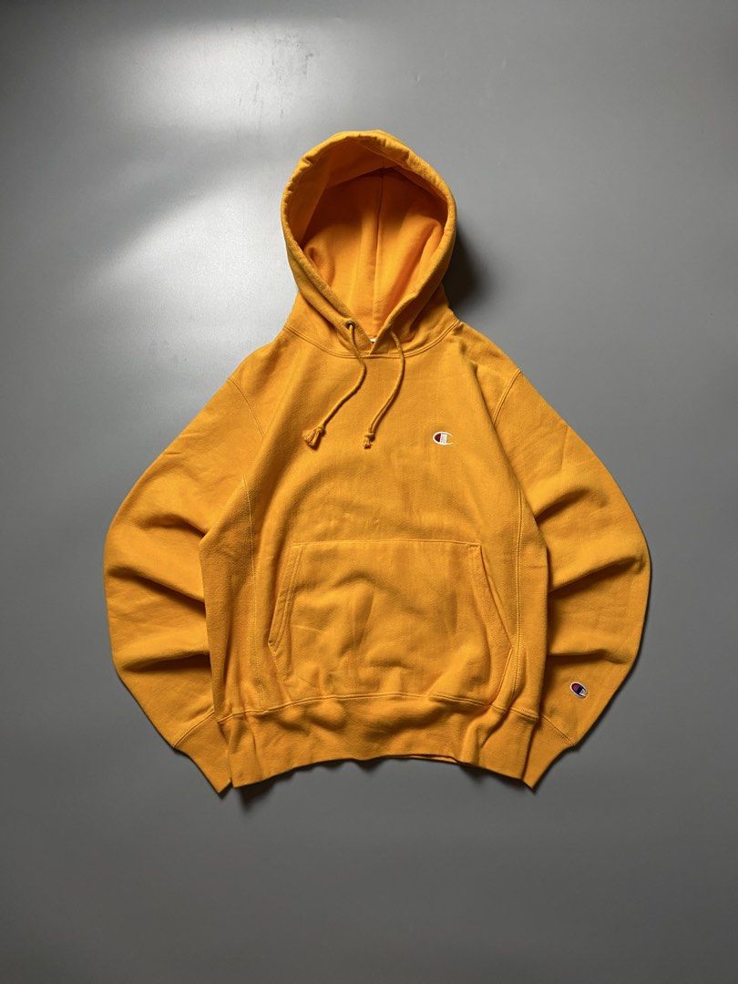 Champion Reverse Weave - Size Small-Medium (Category: Coats, Jackets and Outerwear) located in Cebu City. Submitted by maicoh230 (Listing ID 1466871495, Image 1). Description: Champion Reverse Weave ▫️ Condition: 9/10 ▫️ Color: 9/10 ▫️ Size: S-M ▫️ Dimensions: W21 L25 ▫️ Flaw/s: 🏷️ 750.