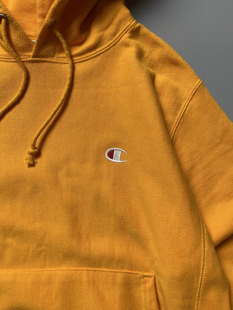 Champion Reverse Weave - Size Small-Medium (Category: Coats, Jackets and Outerwear) located in Cebu City. Submitted by maicoh230 (Listing ID 1466871495, Image 3). Description: Champion Reverse Weave ▫️ Condition: 9/10 ▫️ Color: 9/10 ▫️ Size: S-M ▫️ Dimensions: W21 L25 ▫️ Flaw/s: 🏷️ 750.