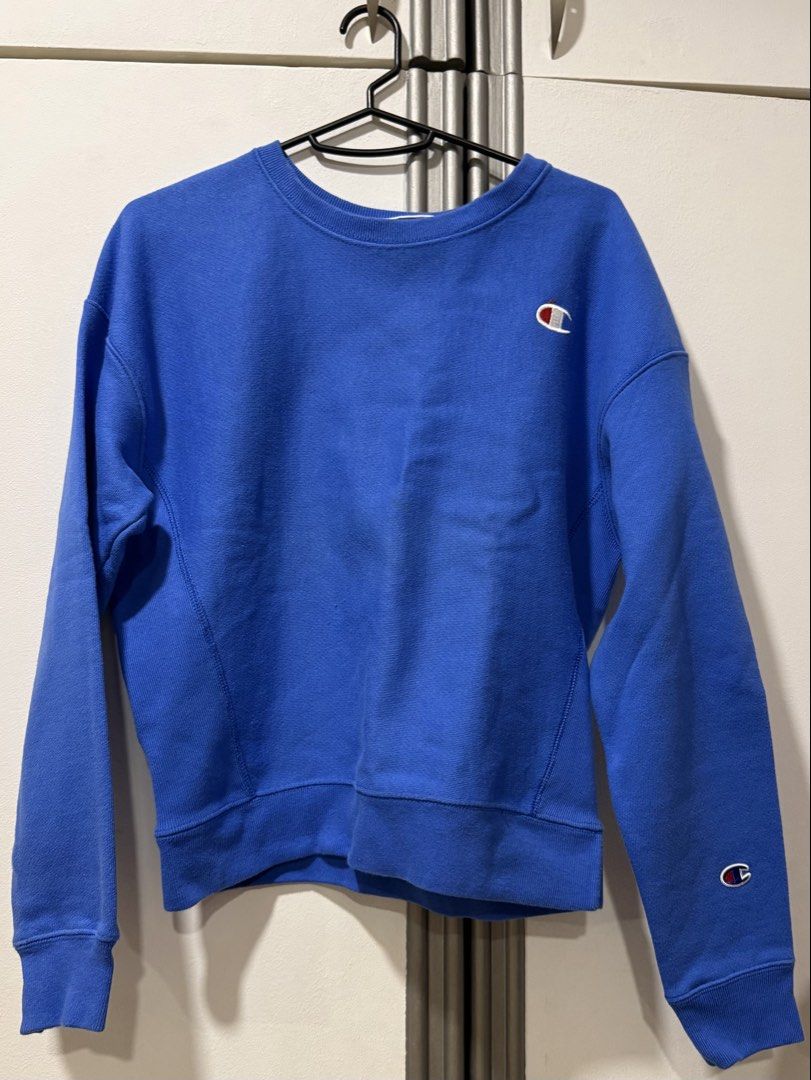 Champion Royal Blue Sweatshirt (Category: Longsleeves) located in Muntinlupa City. Submitted by alexisofia (Listing ID 1466874947, Image 2). Description: like new, worn a few times only / excellent condition bought in urban outfitters in the states size: Small / Medium (Please check fit) Brand Champion.