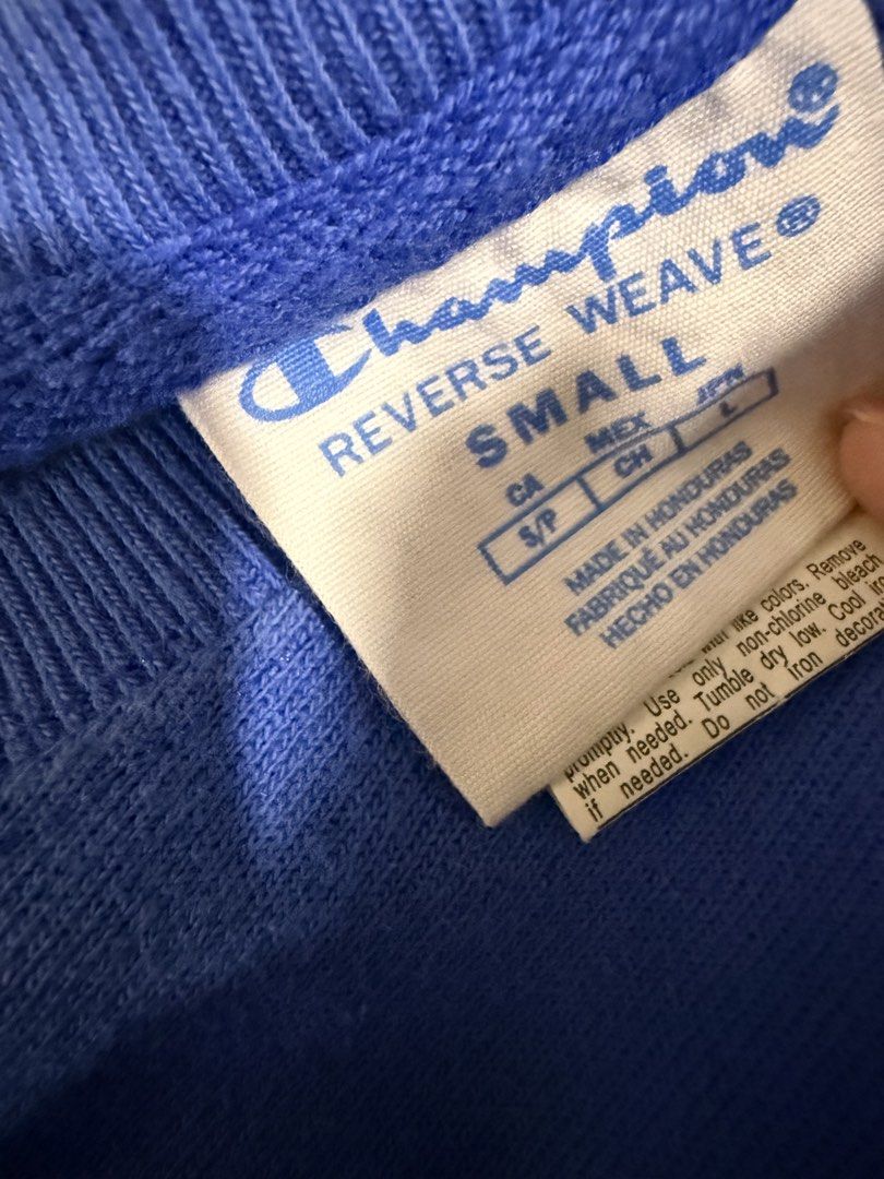 Champion Royal Blue Sweatshirt (Category: Longsleeves) located in Muntinlupa City. Submitted by alexisofia (Listing ID 1466874947, Image 3). Description: like new, worn a few times only / excellent condition bought in urban outfitters in the states size: Small / Medium (Please check fit) Brand Champion.