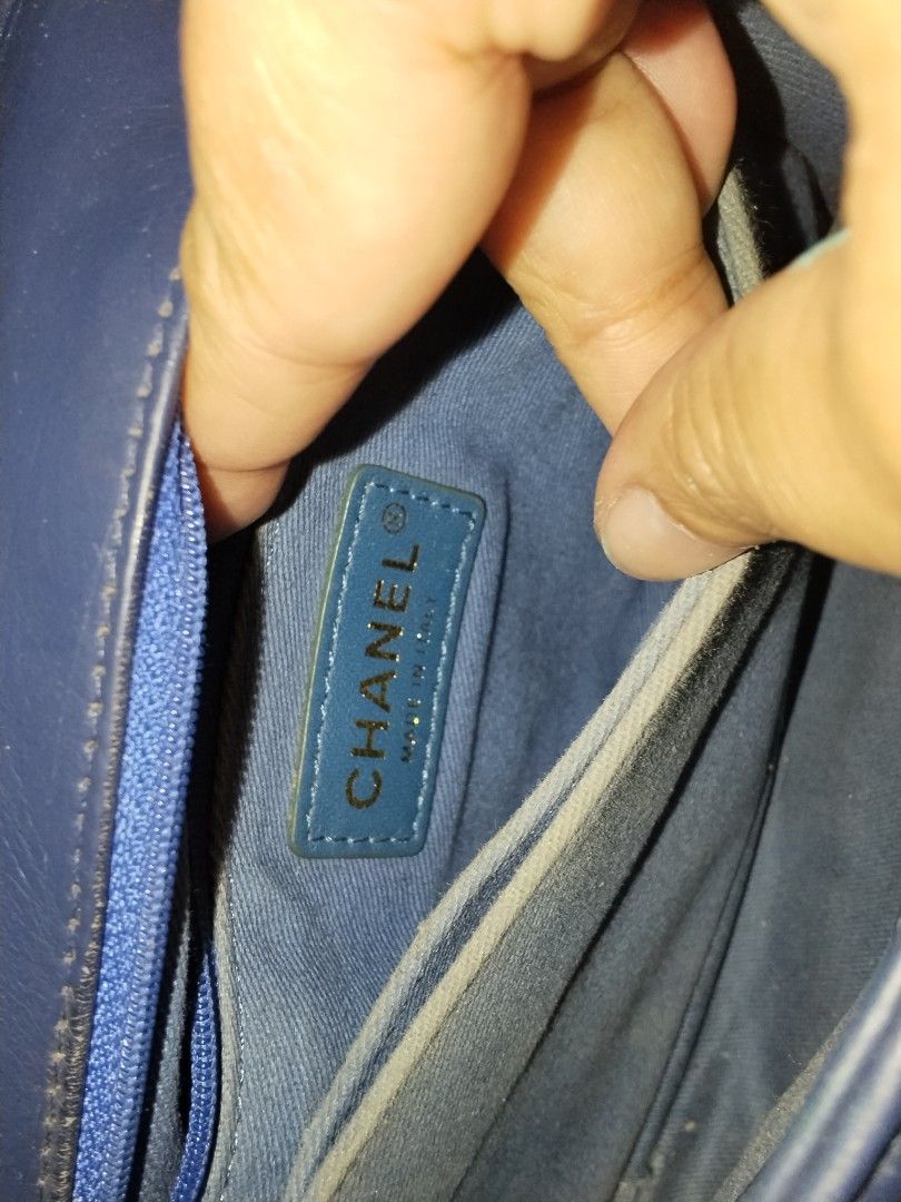 Chanel 2way (Category: Luxury Bags & Wallets) located in Cavite. Submitted by bagssection04 (Listing ID 1466825433, Image 3). Description: Dark blue Chanel small size quilted type.
