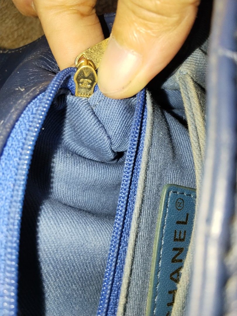 Chanel 2way (Category: Luxury Bags & Wallets) located in Cavite. Submitted by bagssection04 (Listing ID 1466825433, Image 2). Description: Dark blue Chanel small size quilted type.
