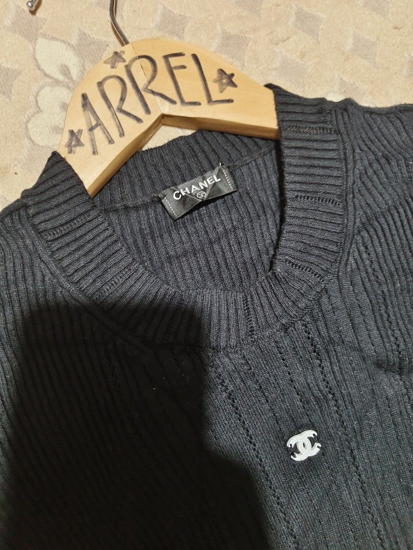 CHANEL Knitted Tops (Category: Others Tops) located in Wao. Submitted by arrelmugz (Listing ID 1466920109, Image 2). Description: CHANEL Knitted Tops EXTRA SMALL W13 × L22.