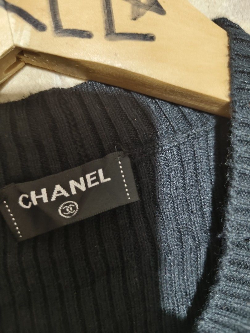CHANEL Knitted Tops (Category: Others Tops) located in Wao. Submitted by arrelmugz (Listing ID 1466920109, Image 3). Description: CHANEL Knitted Tops EXTRA SMALL W13 × L22.