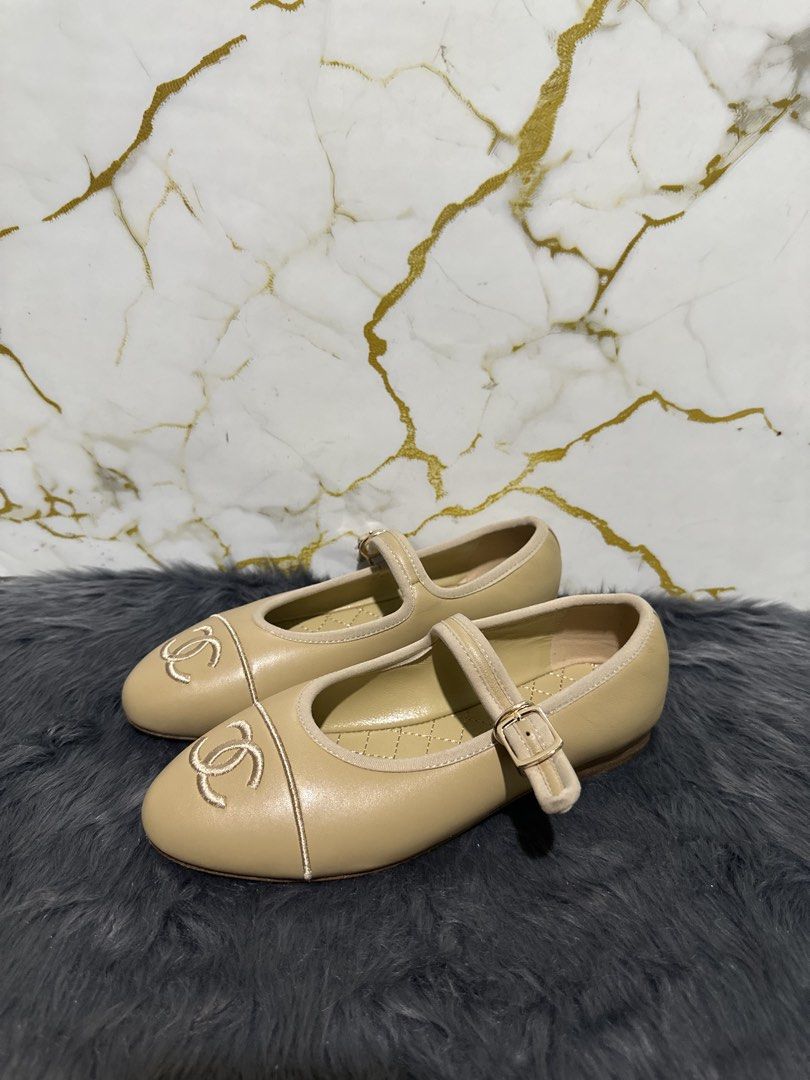 Chanel Mary Jane (Category: Flats & Sandals) located in Marikina City. Submitted by georgiaprelovestuff (Listing ID 1466885250, Image 3). Description: size 37 PLEASE READ BEFORE MAKING AN OFFER: 🔹No inclusions since this is preloved 🔹NO to low ballers please 🔹NO meetups due to busy schedule 🔹If you make an offer, please get the item let's not waste each other's time 🔹NO return NO exchange NO cancellation 🔹Please manage your expectation sinc