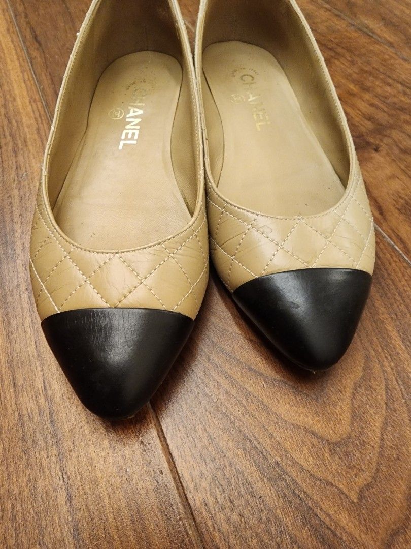 Chanel Quilted Cap-Toe Ballet Flats Beige Black (Category: Flats & Sandals) located in Manila. Submitted by wardrobemanila (Listing ID 1466846514, Image 3). Description: Bought in chanel store abroad, authentic! this is my personal shoes. used na ito, un isa pearl sa camellia flower nawala, pero ok na ok pa rin and also this is Chanel. Selling super duper low just to dispose, also matagal ko lang na store sa cabinet, matagal hindi nagamit so mata