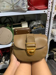 (Category: ) located in . Submitted by _prettysimplecollection (Listing ID 1466961486, Image 1). Description: .