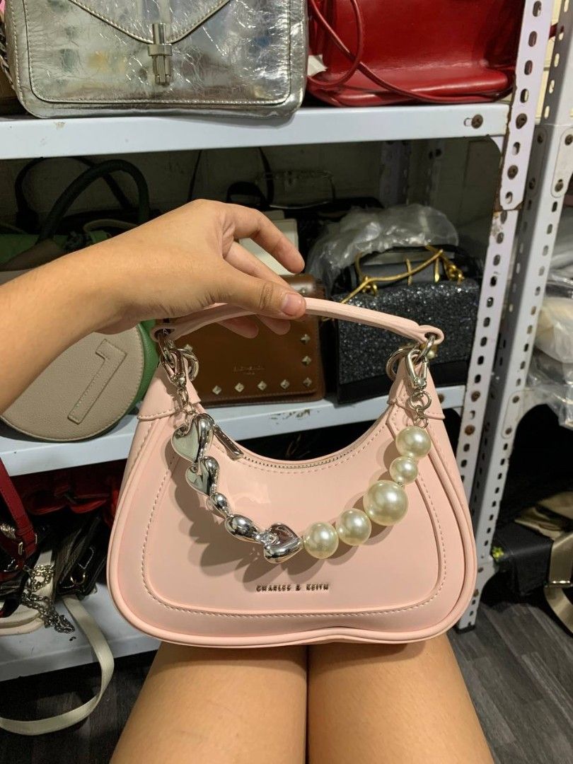 Charles & Keith (Category: Cross-body Bags) located in Valenzuela. Submitted by _prettysimplecollection (Listing ID 1466961553, Image 1). Description: .