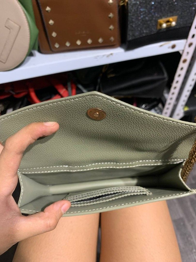 Charles & Keith (Category: Cross-body Bags) located in Valenzuela. Submitted by _prettysimplecollection (Listing ID 1466961622, Image 3). Description: .