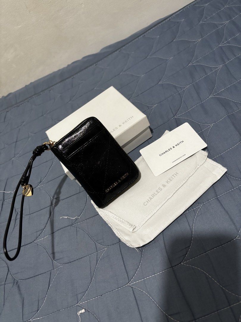 Charles & Keith Apfra (Category: Wallets & Card holders) located in Manila. Submitted by declutter_byjaq (Listing ID 1466930358, Image 1). Description: Charles & Keith Apfra CK6-10681250 Colour: Black In excellent condition Good as New Used twice only Impulsive buy RFS: Needs Cash.