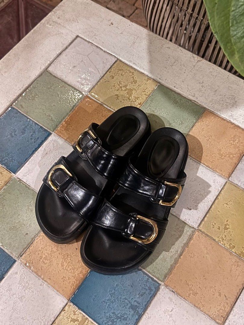 Charles & Keith Black Sandals (Category: Sandals) located in Manila. Submitted by namiskyumi (Listing ID 1466301914, Image 1). Description: - need to get repaired in the sole areap.