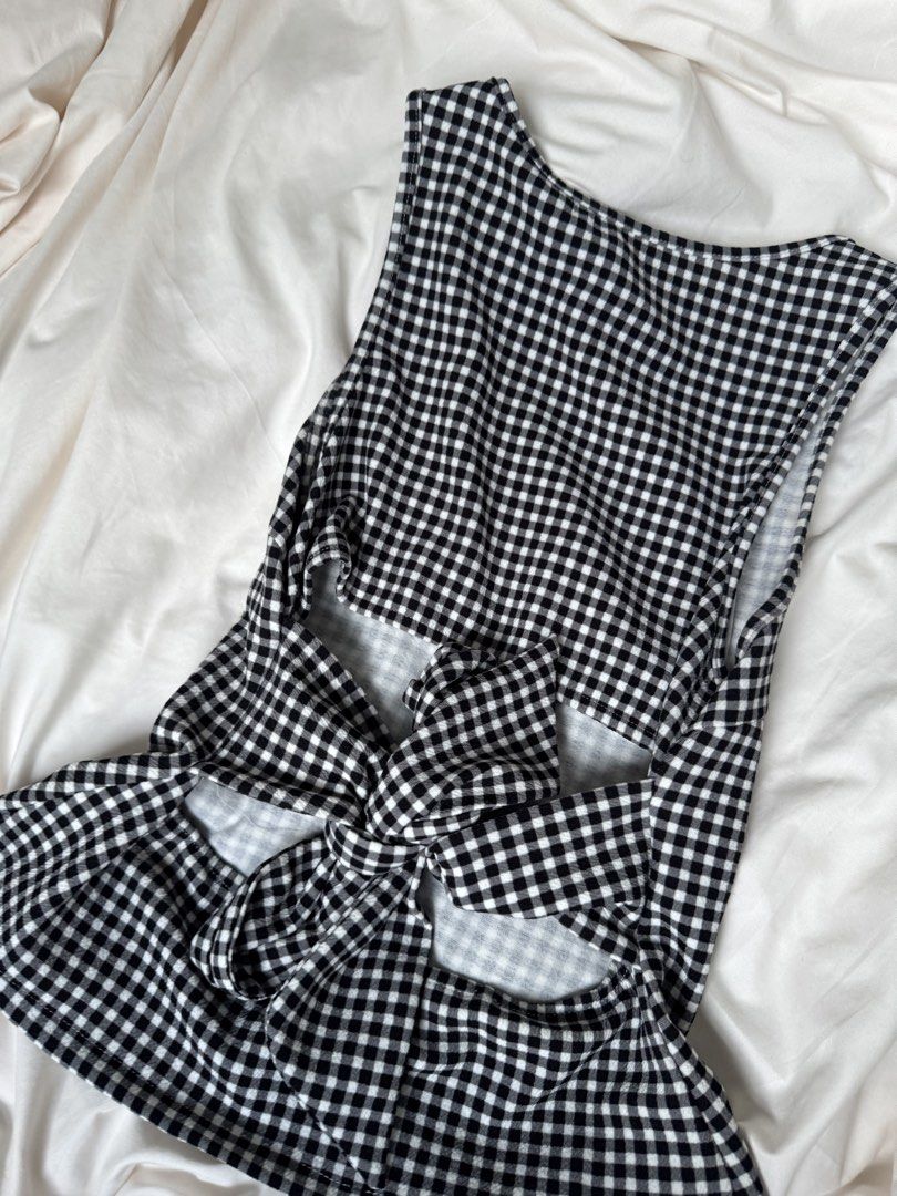 Checkered tie top (Category: Blouses) located in Davao. Submitted by charmisokay (Listing ID 1466810921, Image 2). Description: Bought on shein for 300 location: Metro Manila, Taft Avenue mop: G-cash or BDO mod: J&T or Lalamove.