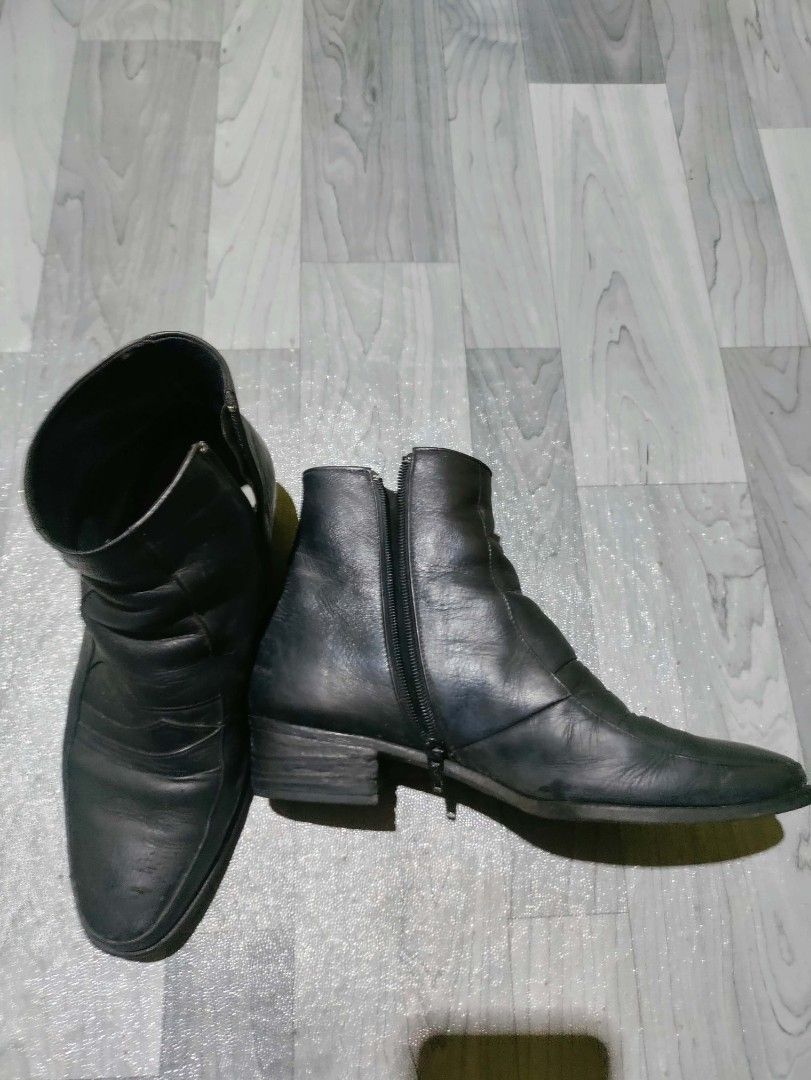 CHELSEA BOOTS (Category: Boots) located in Carmen. Submitted by raythrifter (Listing ID 1466794413, Image 2). Description: size 39.