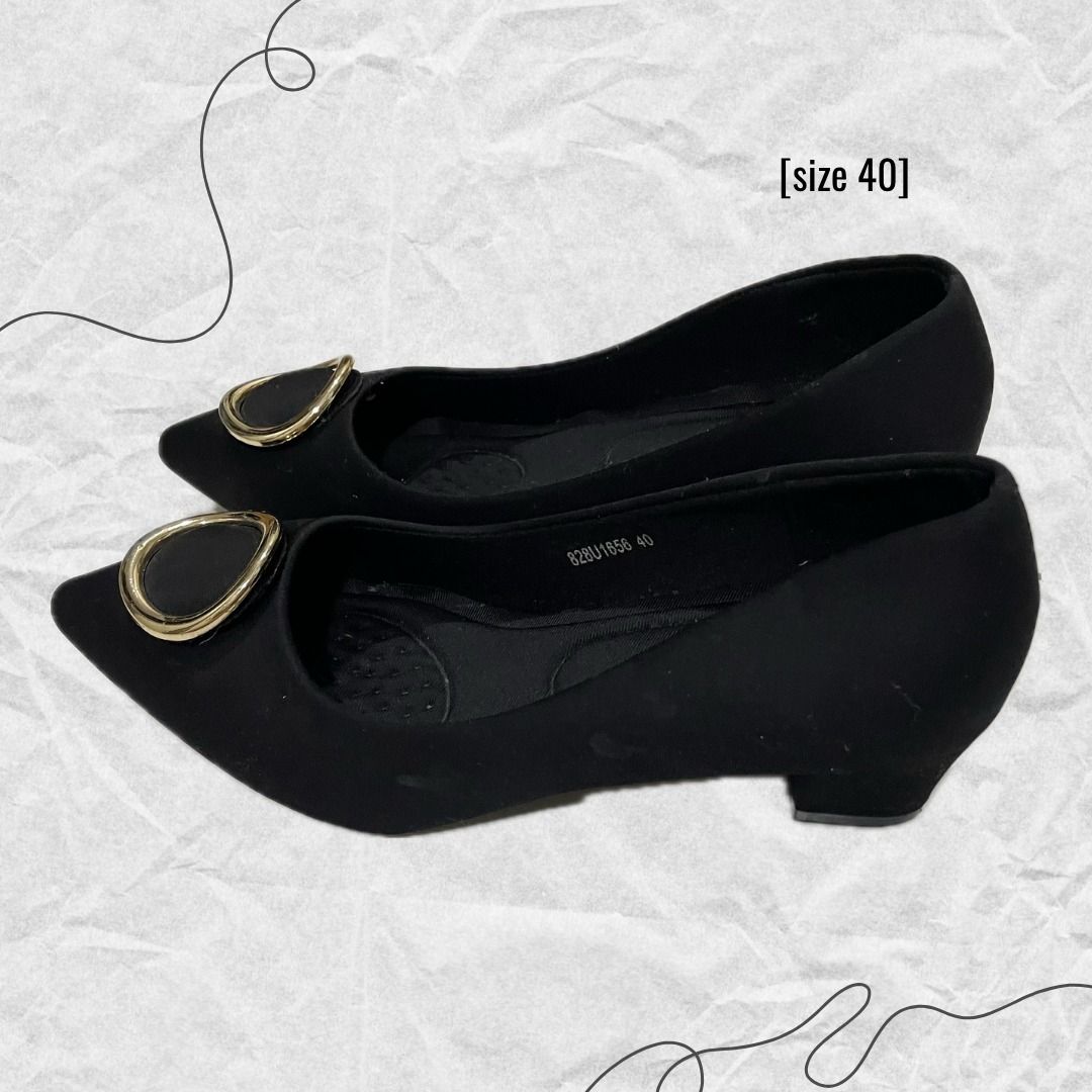 [CHELSEA] Pointed Closed Shoes (Category: Heels) located in Manila. Submitted by lovedbydeviii (Listing ID 1466857708, Image 1). Description: 🥿 Php 450 🥿 Size: 40 🥿 Used once (good as new) 🥿 RFS: Wrong size * note that color may slightly vary due to lighting .