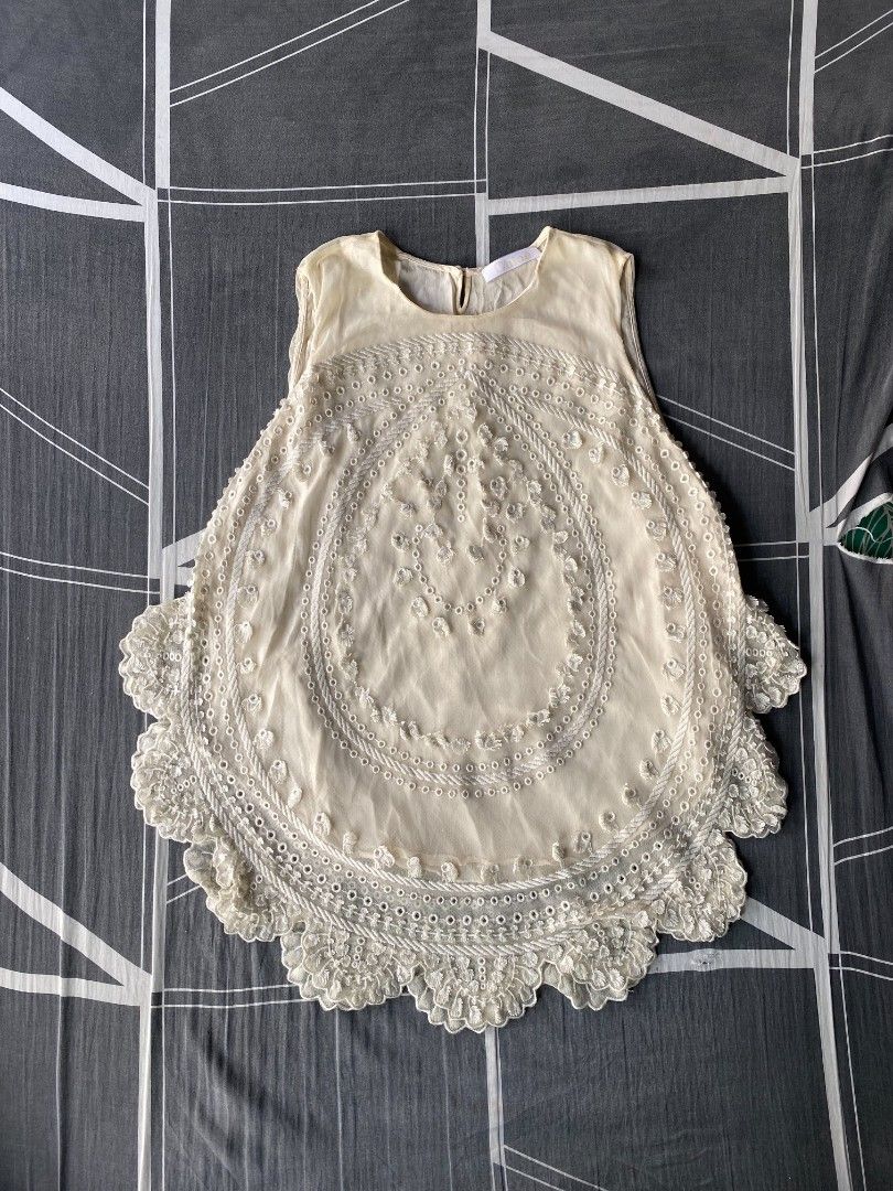 Chloe silk tops (Category: Sleeveless) located in Manila. Submitted by raymondrob54698 (Listing ID 1466822345, Image 1). Description: .