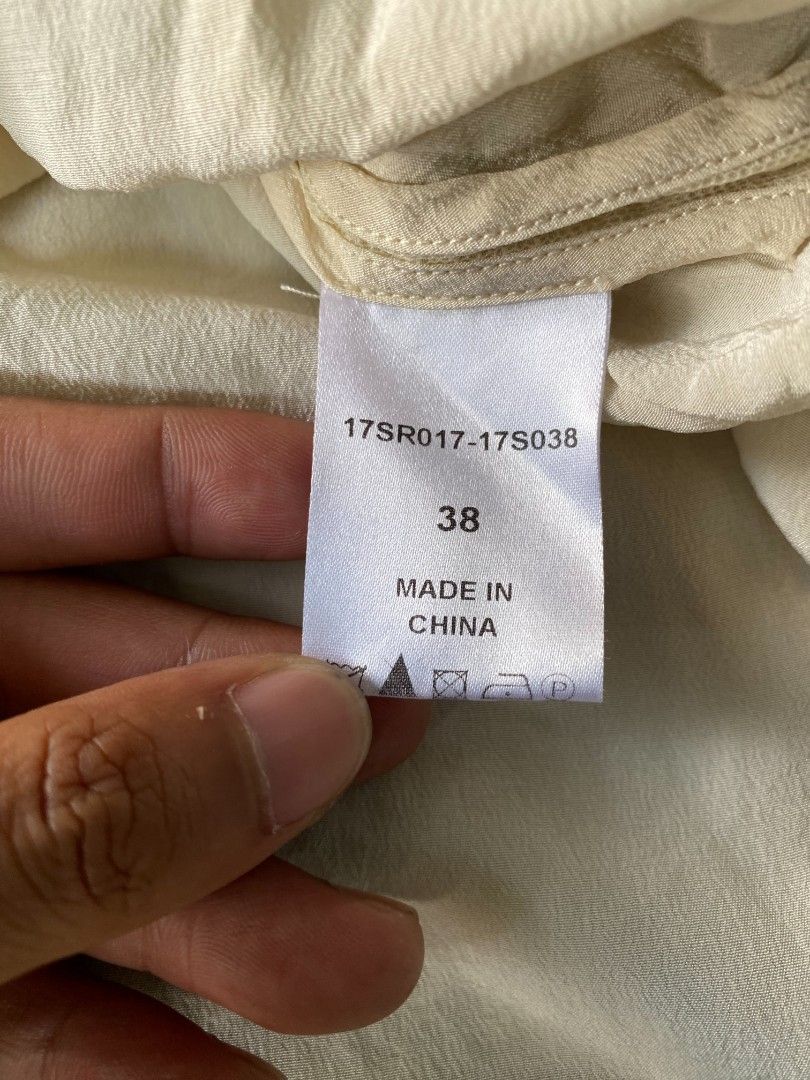 Chloe silk tops (Category: Sleeveless) located in Manila. Submitted by raymondrob54698 (Listing ID 1466822345, Image 3). Description: .