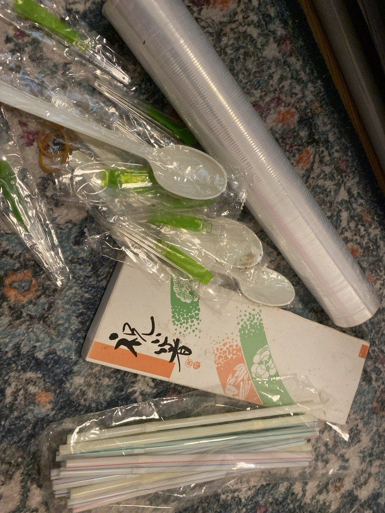 Chopsticks, Plastic Wrappe, Utensils and Straw (Category: Other Kitchenware & Tableware) located in Alcala. Submitted by jowbelle1121 (Listing ID 1466841004, Image 1). Description: Japan Anik.