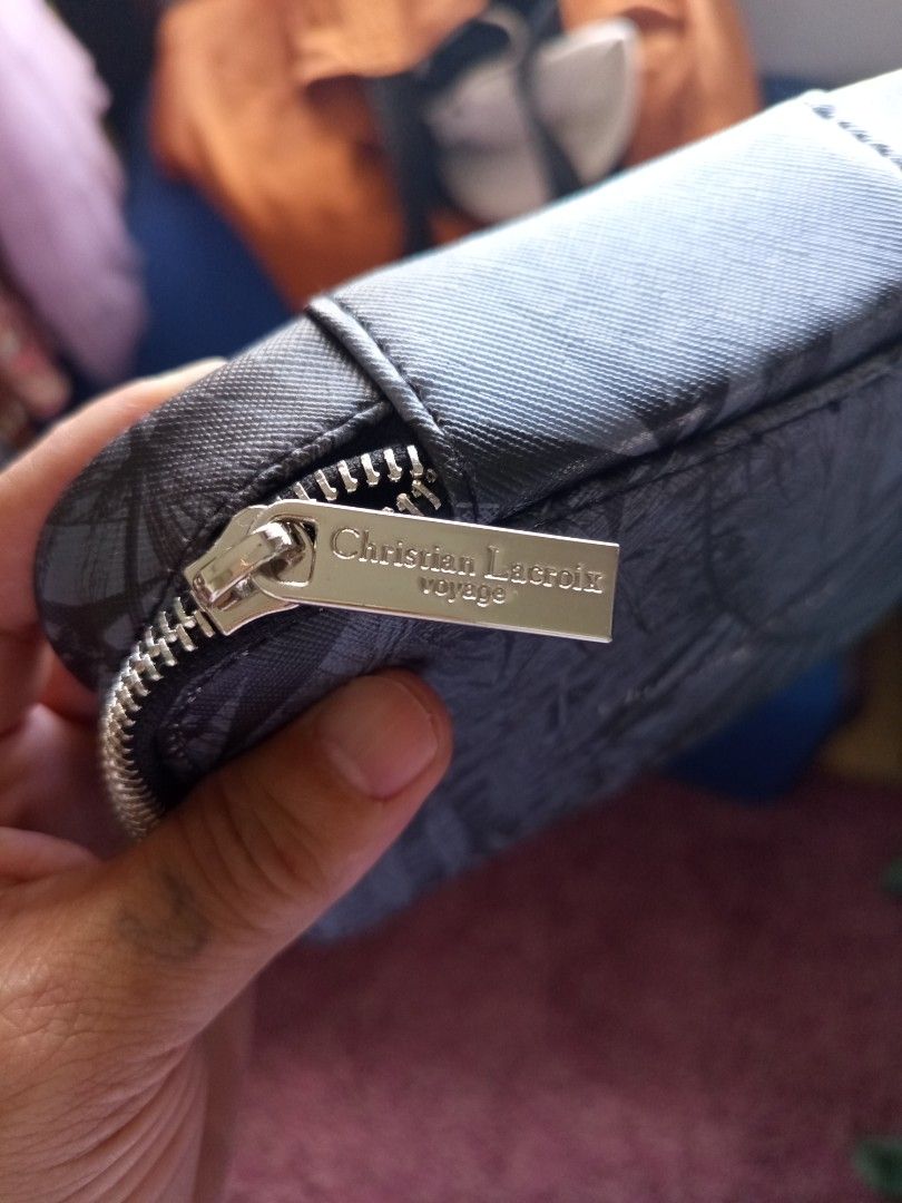 CHRISTIAN LACROIX Voyage Kit (Category: Men's Grooming) located in Manila. Submitted by thriftspotting (Listing ID 1466933150, Image 2). Description: .