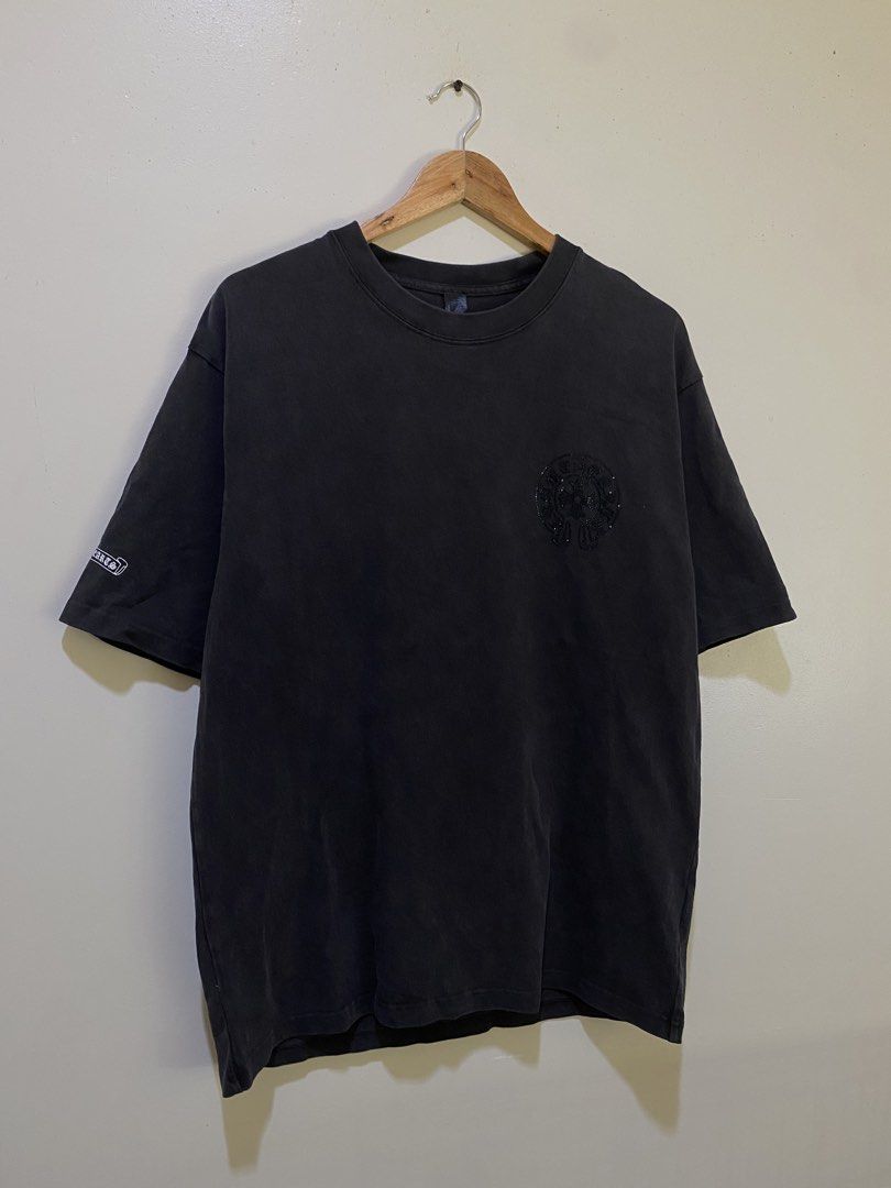 Chrome hearts t shirt (Category: Coats, Jackets and Outerwear) located in Nagcarlan. Submitted by nsh.c (Listing ID 1466833473, Image 2). Description: Excellent condition Cr;9.8/10 Dimes:29X21 large xl No issue Color way acid black .